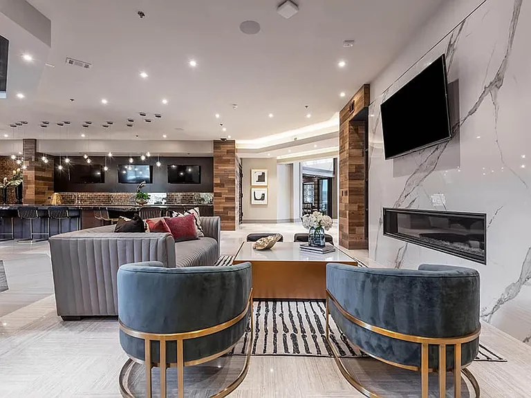 Luxe at Mile High — Photo 9
