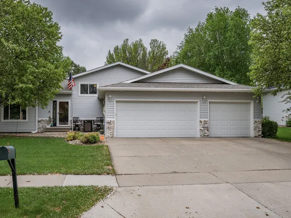 513 Munich Dr, Bismarck, ND 58504