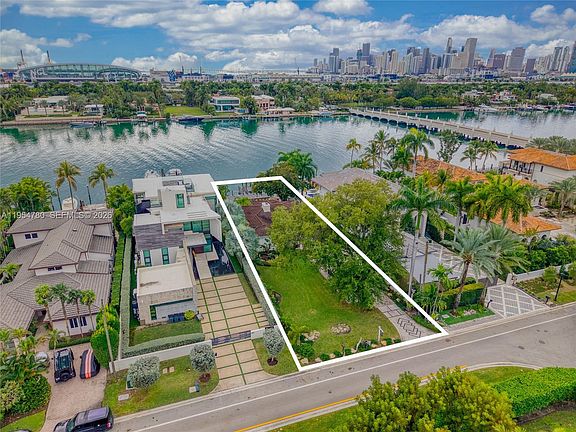 4th image of 170 S Hibiscus Dr