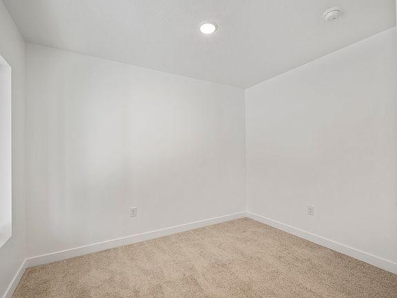 3rd image of 936 W Coalburn Way