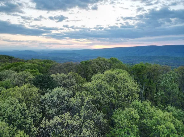 7 Justin Rd, Great Cacapon, WV 25422