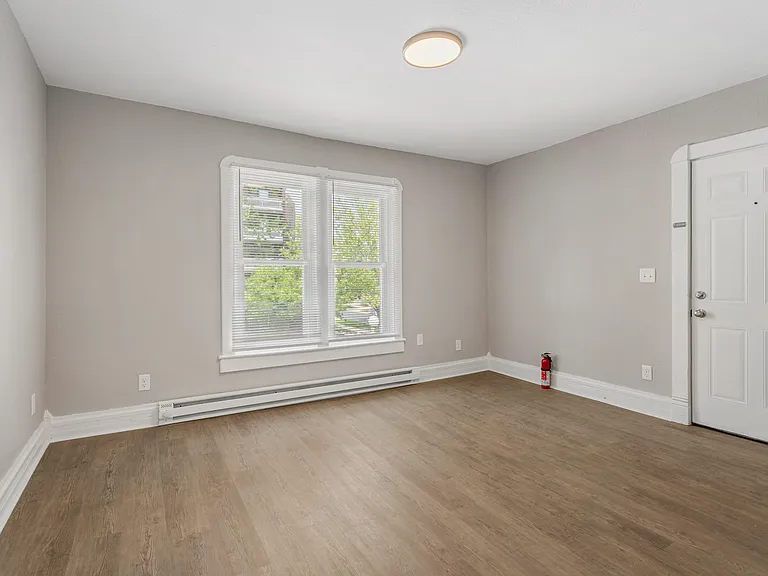 713 W Illinois St #3 — Photo 6