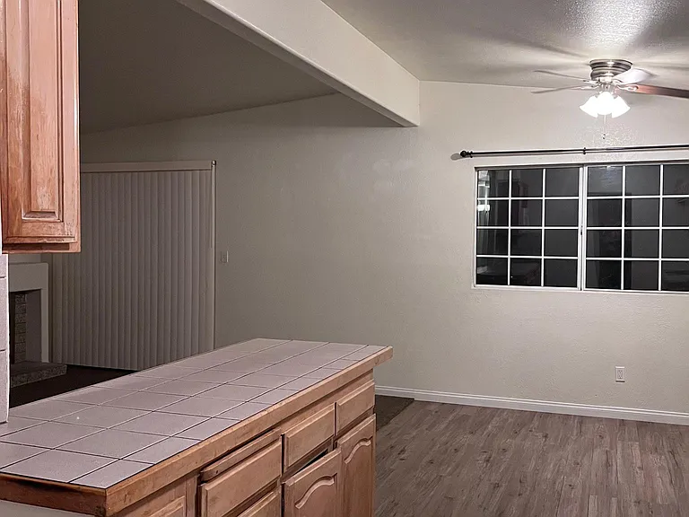 1129 Ocala Ave — Photo 2