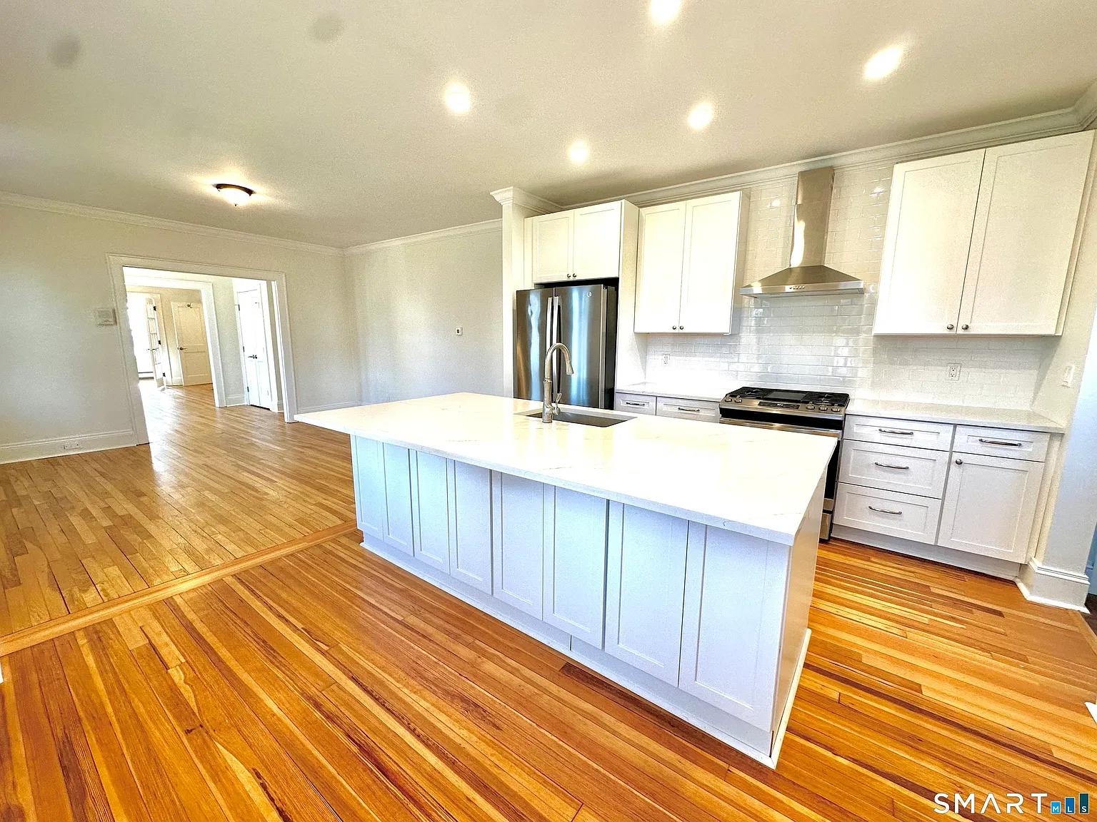 370 Stratfield Rd — Photo 4