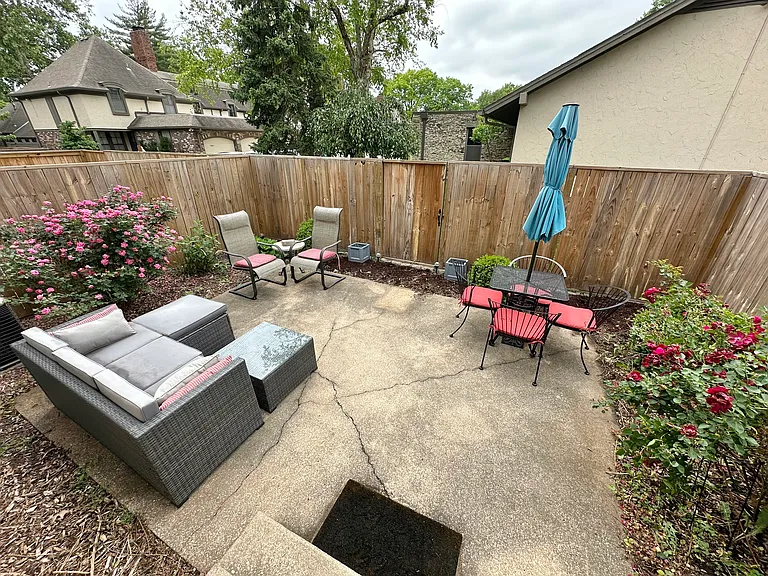 10220 Foster St — Photo 17