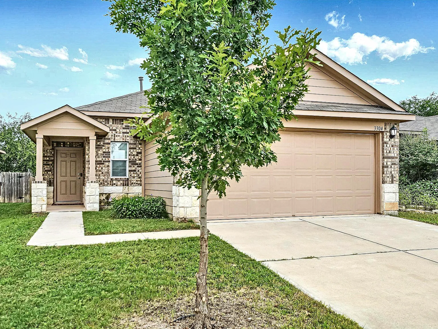 3 bed, 2.0 bath, 1521 sqft, $1,950 — Photo 2