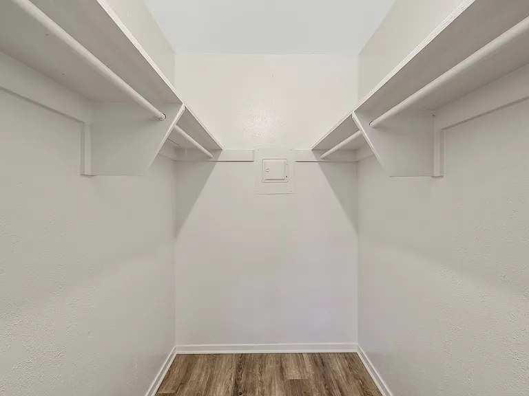 Barclay Apartments - ASK ABOUT OUR SPRING MOVE-IN SPECIAL TODAY! — Photo 12