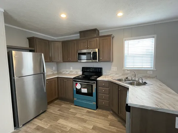 202 Hummingbird Ln, House Springs, MO