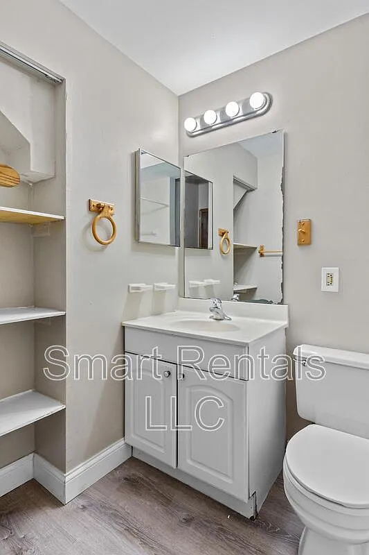 2 bed, 1.0 bath, 900 sqft, $999 — Photo 2