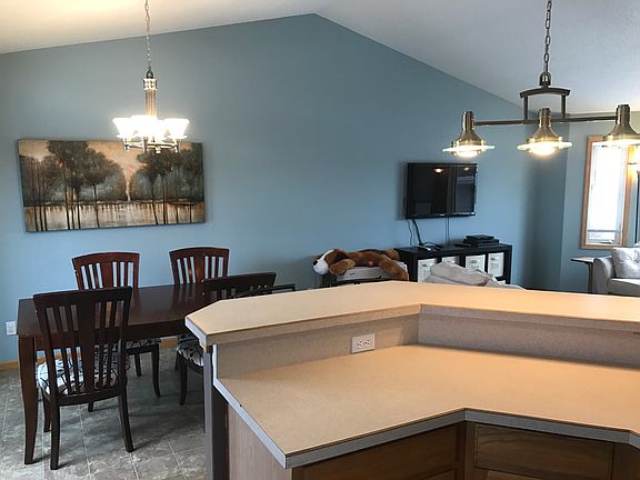 3rd image of 762 16th Avenue Ct W