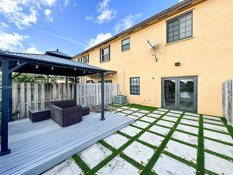 3740 NE 3rd Ct — Photo 33