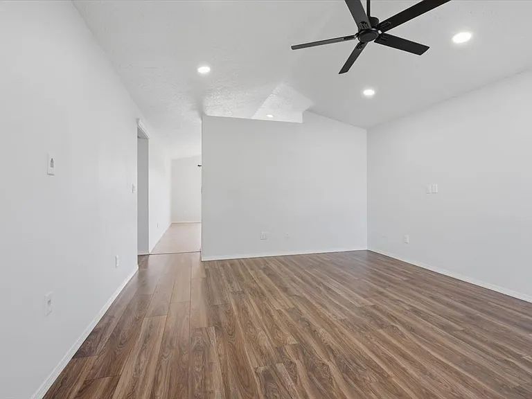1020 Aspen Grove St — Photo 4