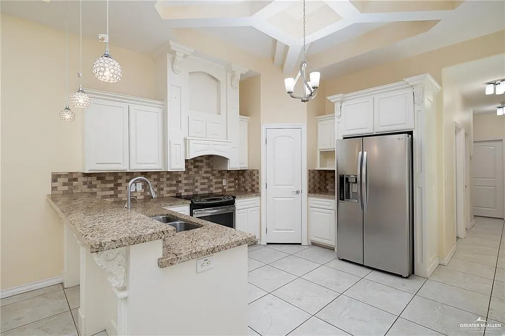 3 bed, 2.5 bath, 1611 sqft, $1,900 — Photo 4
