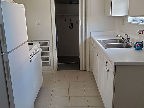 3rd image of 740 Demaret Dr #2