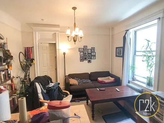 Rented by Realty 2000 Corp | media 7