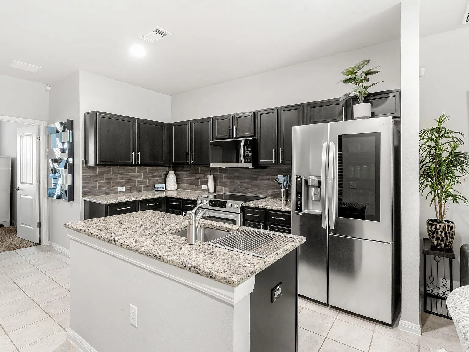 3 bed, 2.5 bath, 1449 sqft, $1,975 — Photo 4