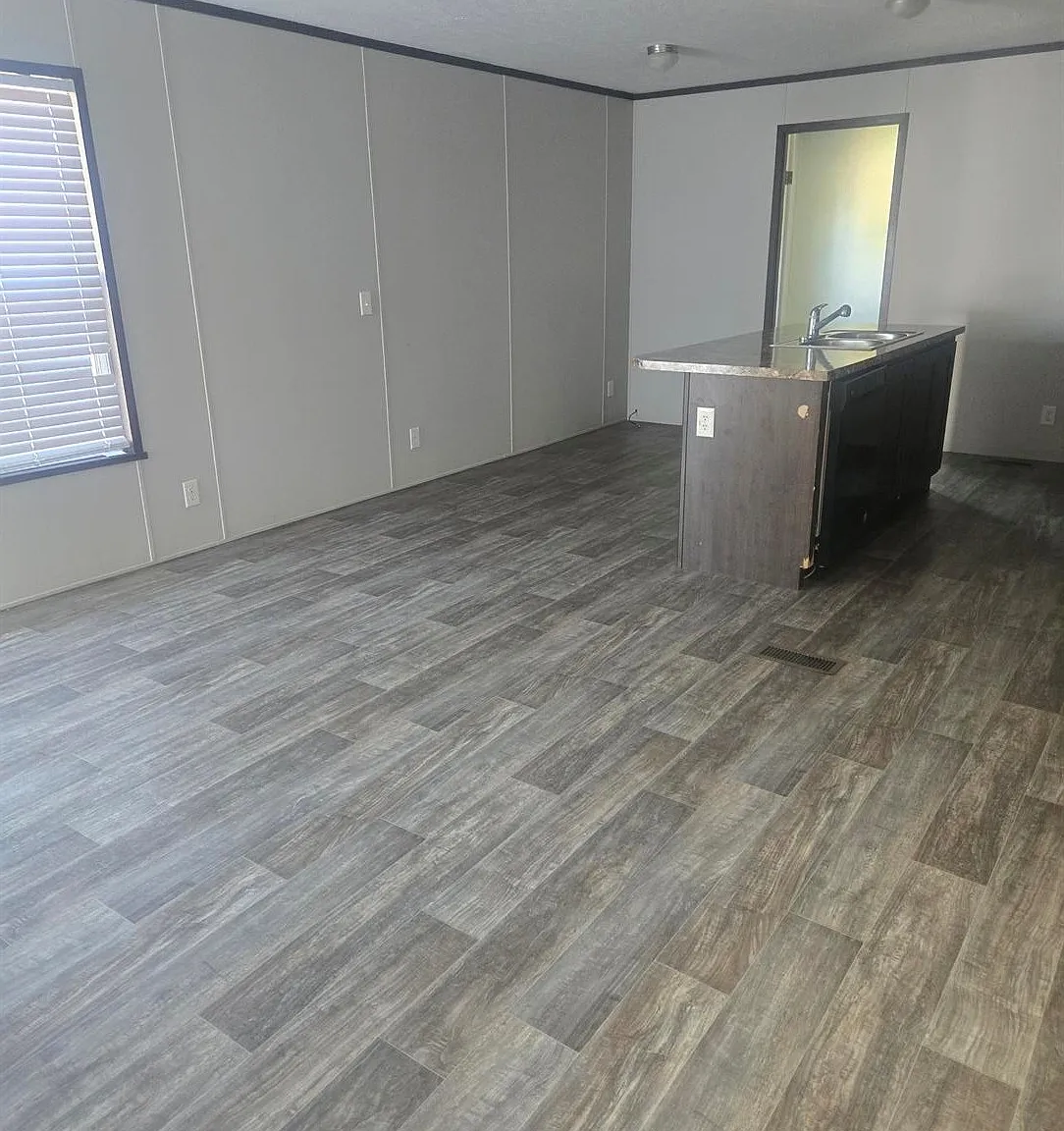 3 bed, 1120 sqft, $899 — Photo 2