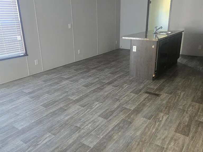 1200 S Hendricks Ave #18 — Photo 2