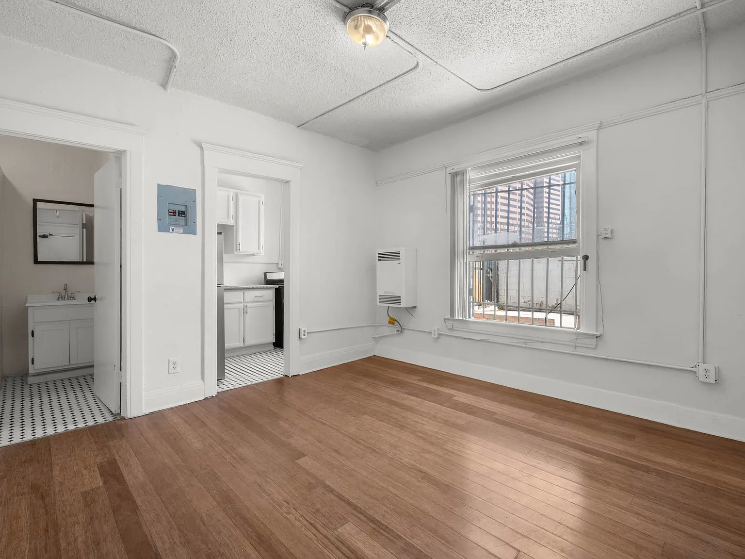 916 Georgia St — Photo 1