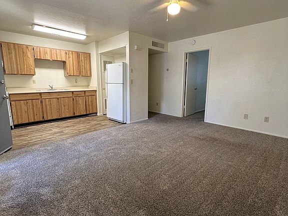 5th image of 301 W Merritt St #D