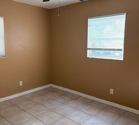 5th image of 9413 N Mulberry St #B