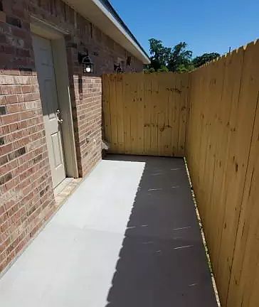 5th image of 771 Dewey St