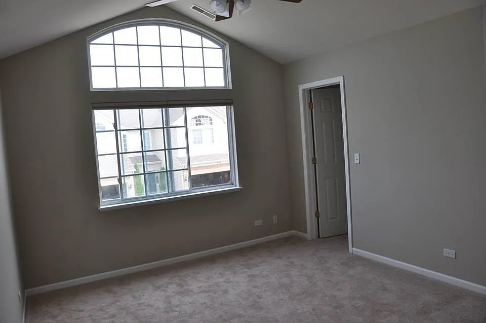 2 bed, 2.5 bath, 1488 sqft, $2,200 — Photo 2