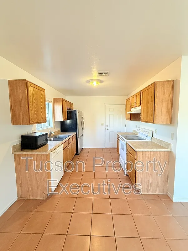 3 bed, 2.0 bath, 1200 sqft, $1,550 — Photo 4