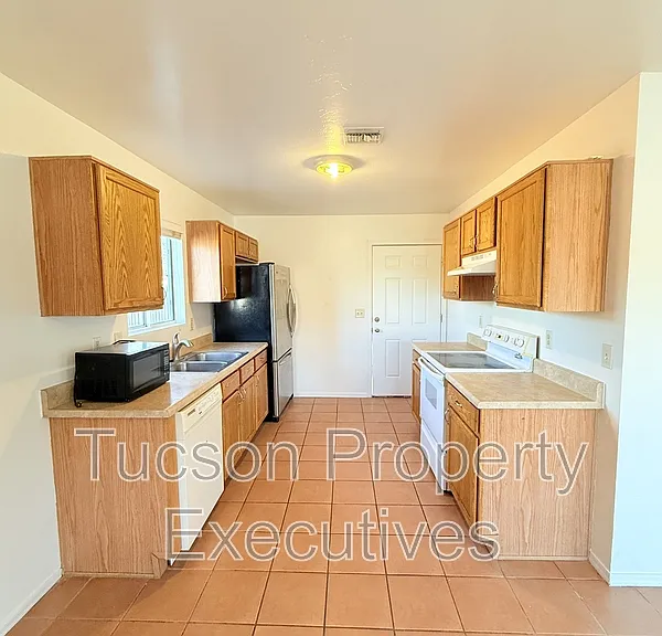 440 E 23rd St #1 — Photo 4