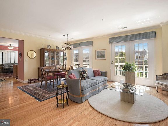 3rd image of 305 Redland Blvd R-unit 14-302