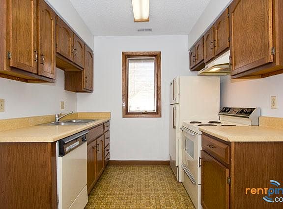 3rd image of 4422 S 48th St #1X1