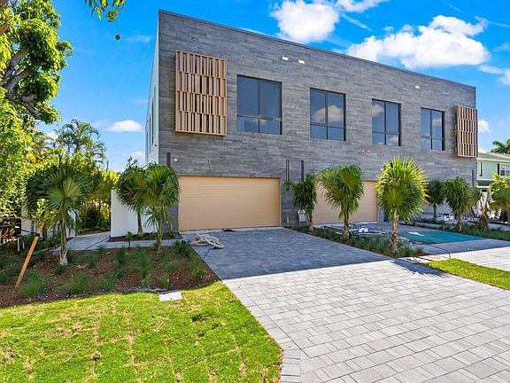 2nd image of 923 NE 8th Avenue
