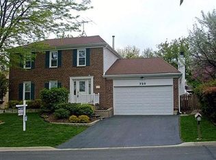 728 Buffalo Cir, Carol Stream, IL 60188