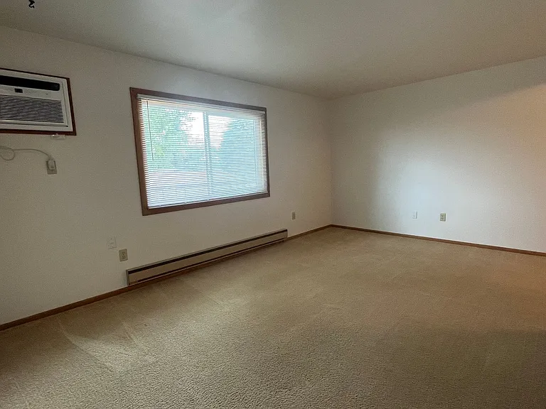 410 4th Ave NE #8 — Photo 6