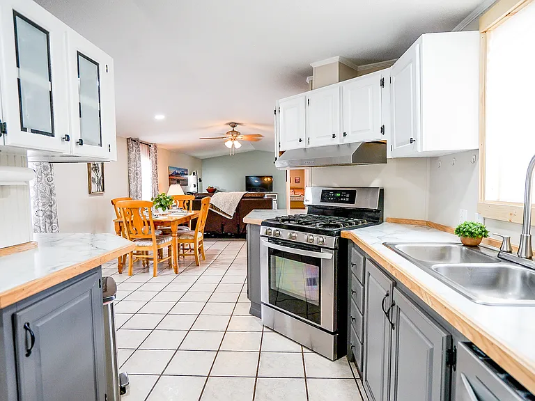 103 Maple St S — Photo 4