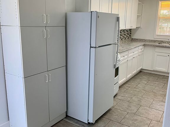 5th image of 5348 Walnut Ave #1