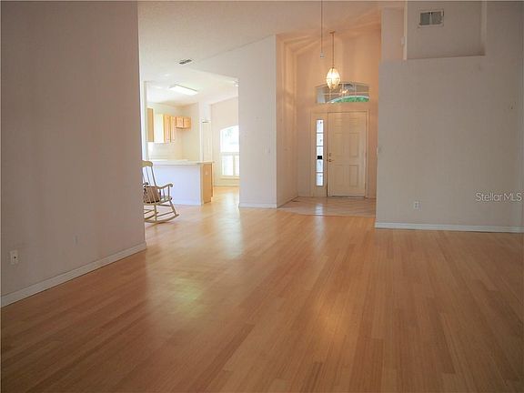 5th image of 3555 Capland Ave