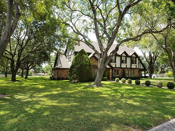 2nd image of 3122 Leon Cir