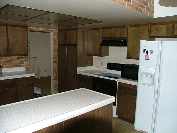 3rd image of 2340 Woodcrest Ln