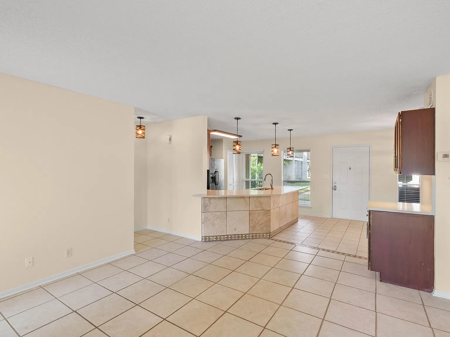 2 bed, 1029 sqft, $1,500 — Photo 3