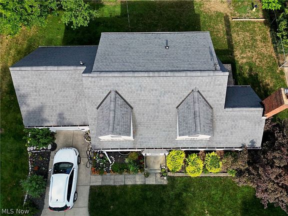 4th image of 120 Lake Edge Dr