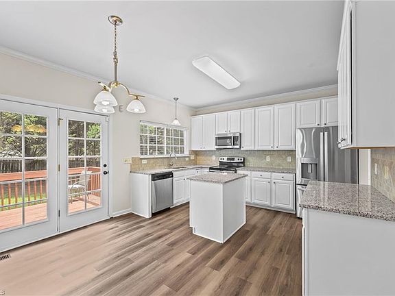5th image of 693 Triple Crown Ct