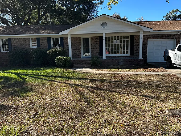 301 Huntley Dr — Photo 1