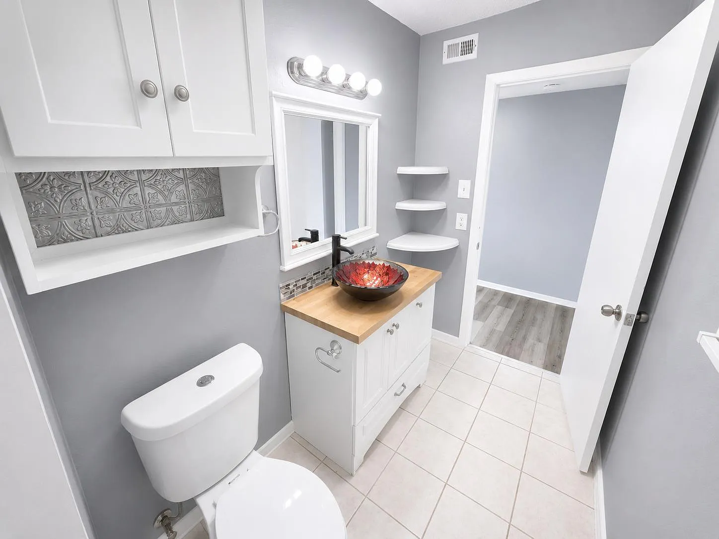 2 bed, 1.0 bath, 715 sqft, $980 — Photo 2