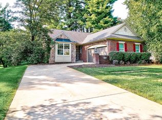 2517 Signature Dr, Pinckney, MI 48169