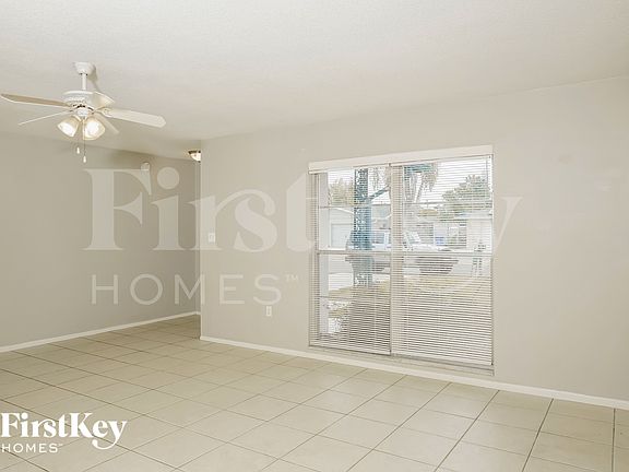 3rd image of 3109 22nd Ave W