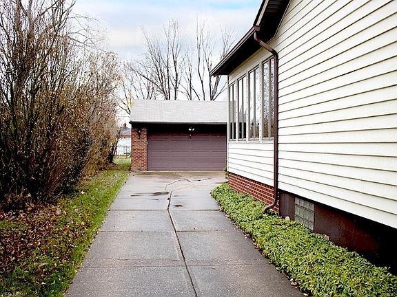 2nd image of 14182 Thompson Blvd