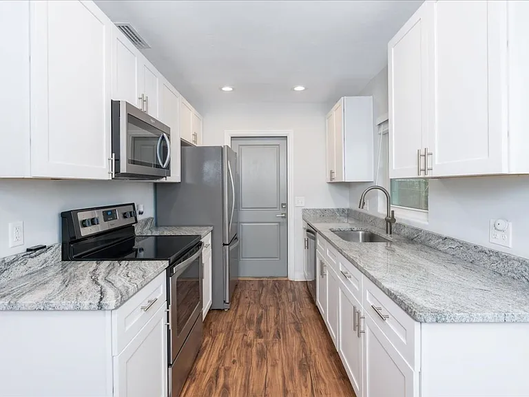 1707 Hall Dr — Photo 11