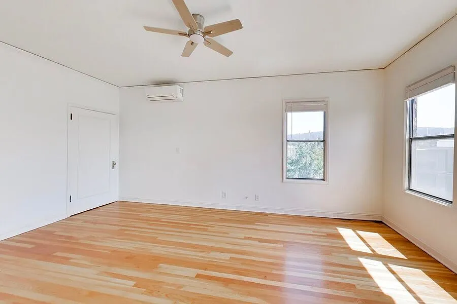 Charming 1-Bedroom with Hardwood Floors & Classic Oakland Character | Glenview — Photo 2