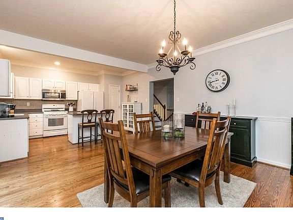 4th image of 435 Lake George Cir
